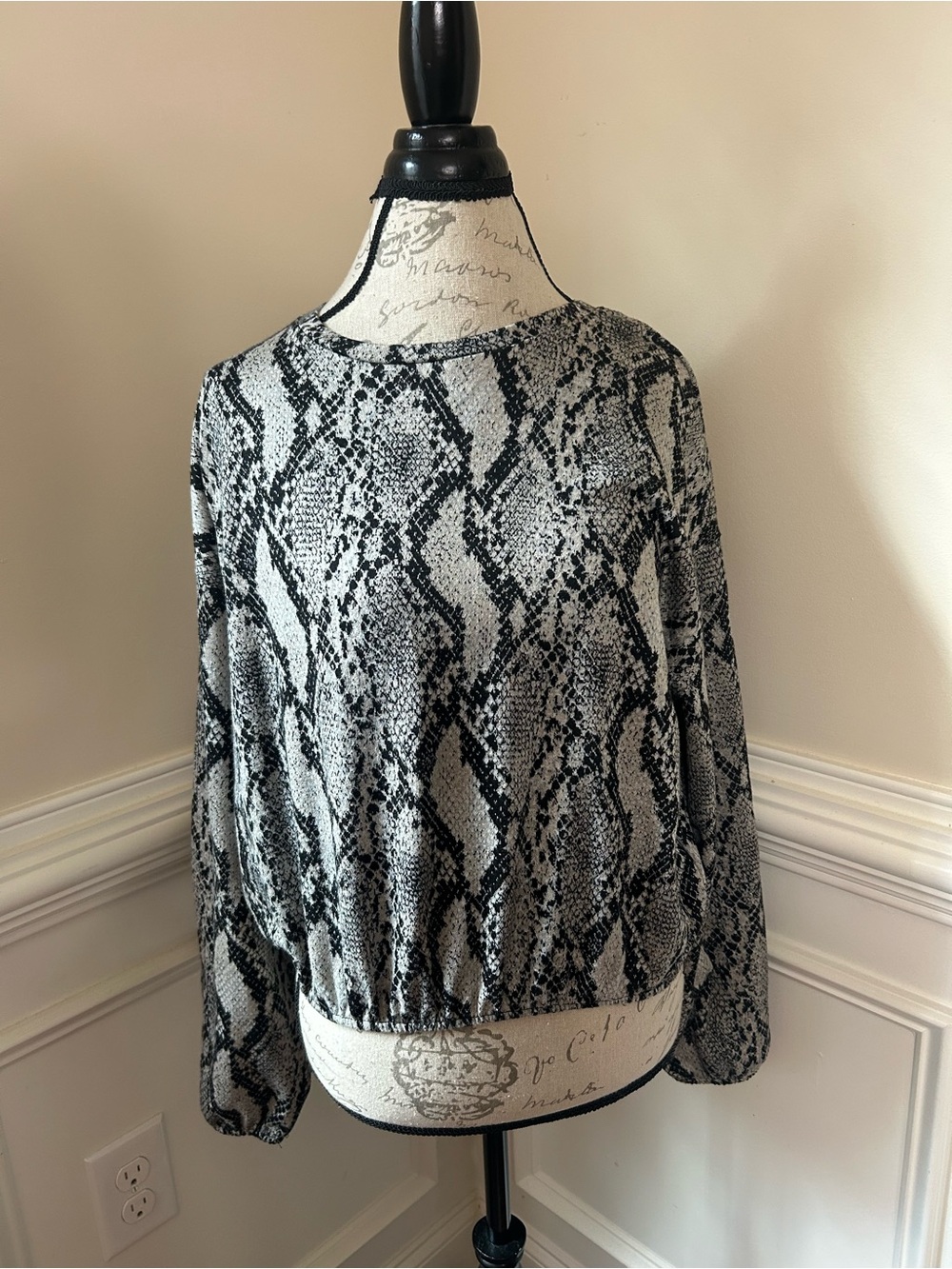 Zara Black & White Snake-Print Pullover Top